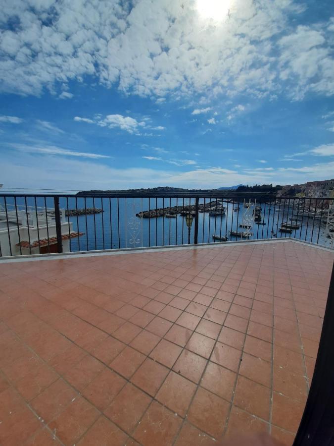 Residenza Mena Marina Corricella Apartamento Procida Exterior foto